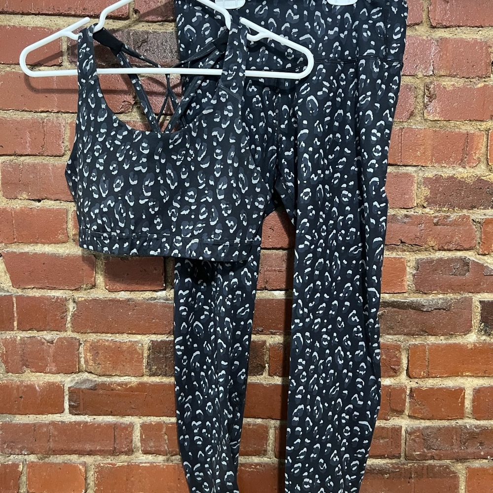 Old Navy Navy Black & White Leopard Print Active Set - Sports Bra and Leggings